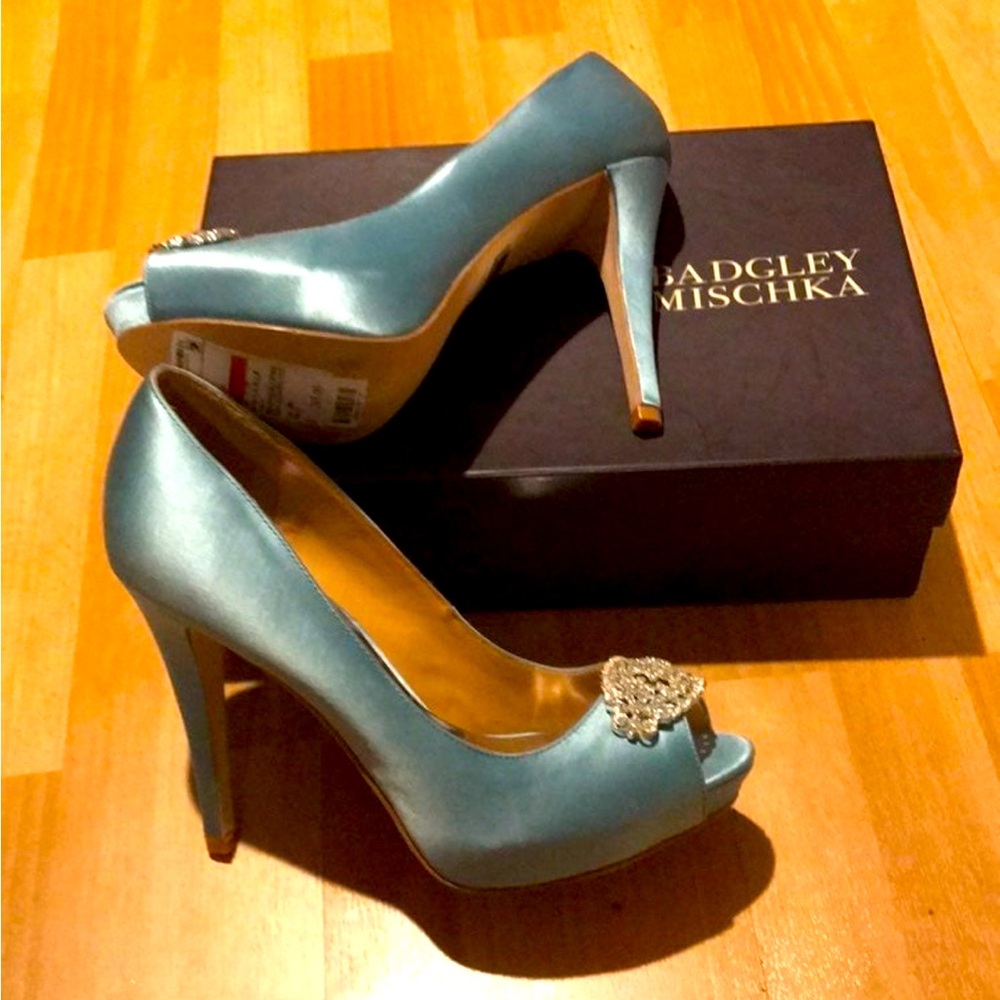 Badgley Mischka Satin Embellish Brooch Pumps Pin Crystal formal evening prom 9